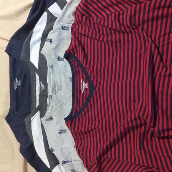 Bundle of Four (4) Amazon Essentials Patterned V-Neck Shirts Reg Fit - Picture 2 of 6